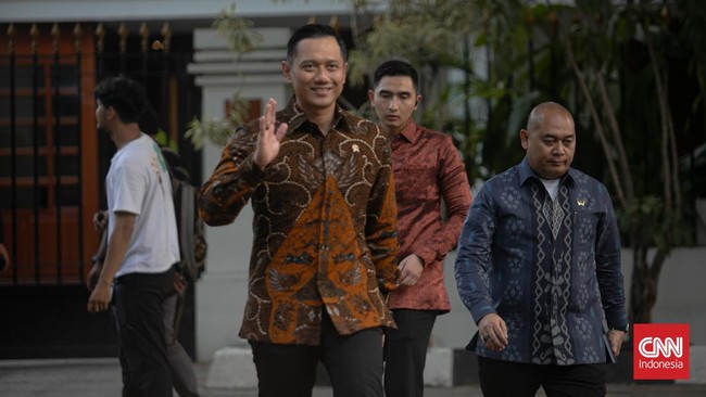 Agus Harimurti Yudhoyono(AHY) dilantik sebagai Menteri Koordinator bidang Infrastruktur dan Pembangunan di Kabinet Merah Putih, Senin (21/10).