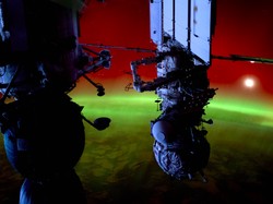 Astronaut Potret Aurora Cantik di Angkasa Mirip Bendera Palestina