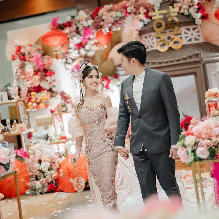 <p>Cindy Yuvia atau yang akrab disapa Yupi merupakan mantan anggota JKT48, Bunda. Beberapa waktu yang lalu, ia dan sang kekasih yang bernama Devid, secara resmi melangsungkan prosesi sangjit.(Foto: Instagram @cindyyuvia/@putralphotography)<br /><br /><br /></p>