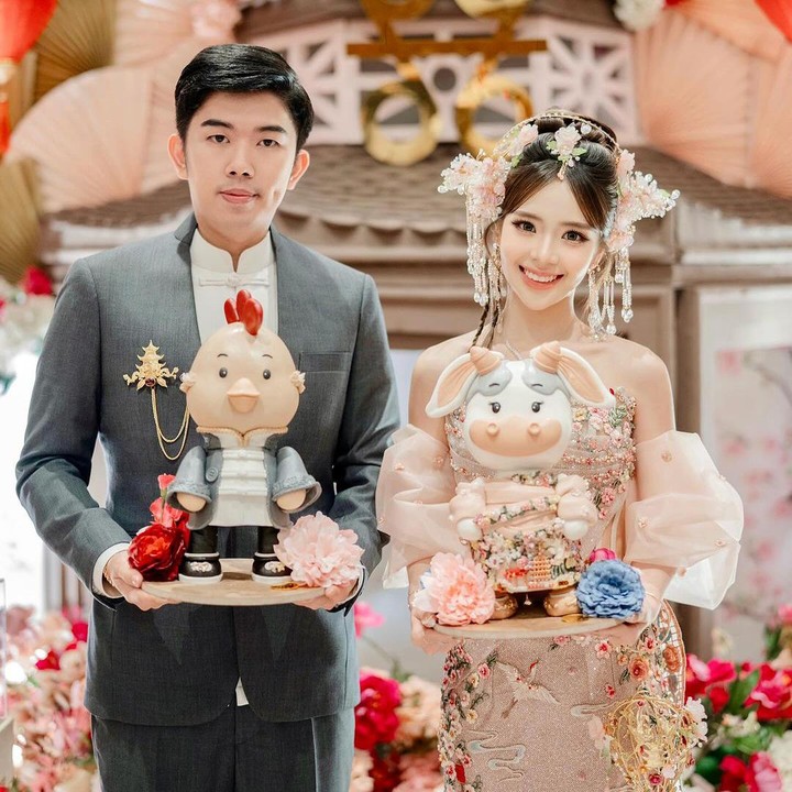<p>Sangjit merupakan salah satu prosesi adat dalam budaya Tionghoa yang dilakukan setelah lamaran dan sebelum pernikahan. Lewat Instagram pribadi, Yupi membagikan potret prosesi acara yang berlangsung mewah tersebut.(Foto: Instagram @cindyyuvia/@putralphotography)<br /><br /><br /></p>