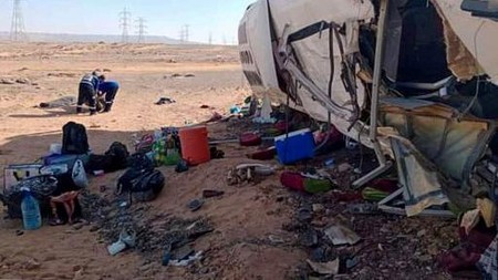 A picture shows the remains of a bus at the site of the crash on a road between the Egyptian town of Aswan and the famed Abu Simbel temple in southern Egypt on July 7, 2022. A bus collided with a truck in southern Egypt killing nine Sudanese and injuring dozens of other people Thursday, official media reported. The bus carrying the Sudanese and truck loaded with ice crashed on the desert route between Abu Simbel and Aswan, near the Sudanese border, state-run newspaper Akhbar Al-Youm reported. (Photo by AFP)