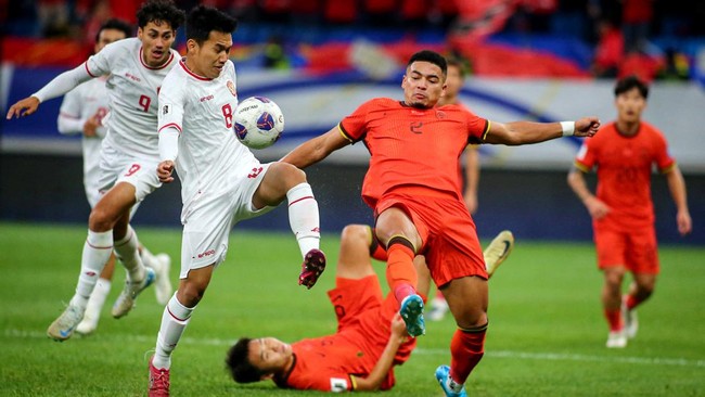 Pemain China Stres Jelang Lawan Timnas Indonesia, Gentar Main di SUGBK Tekanan harus menang dalam dua laga sisa Kualifikasi Piala Dunia 2026, termasuk melawan Timnas Indonesia, membuat pemain-pemain China stres.