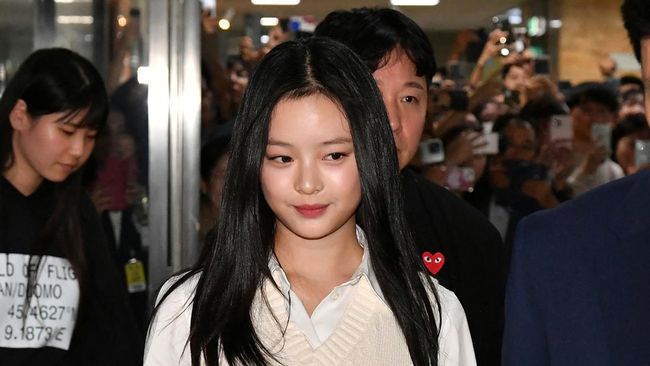 Hanni NewJeans atau NJZ menerima visa baru untuk tinggal di Korea Selatan di tengah sengketa kontrak dengan ADOR.