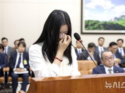 Hanni NewJeans Nangis Saat Cerita soal Bullying: HYBE Tidak Menyukai Kami