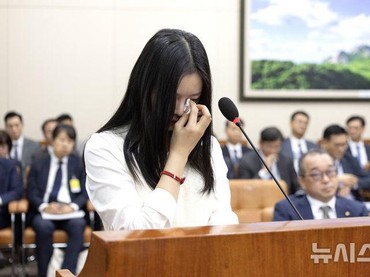 img-title Hanni NewJeans Nangis Saat Cerita soal Bullying: HYBE Tidak Menyukai Kami