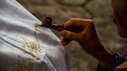 Rayakan Hari Batik, Ada Biskuit dengan Corak Wastra Indonesia