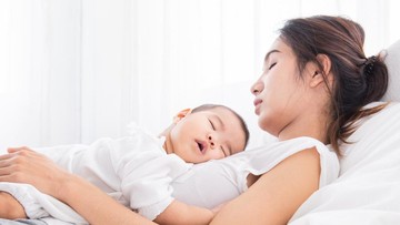 Tidur siang setelah melahirkan justru dianjurkan