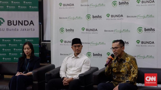 Putra bungsu Presiden Joko Widodo, Kaesang Pangarep menyebut Jokowi belum bisa menjenguk kelahiran anak pertamanya bersama Erina Gudono di RSU Bunda.