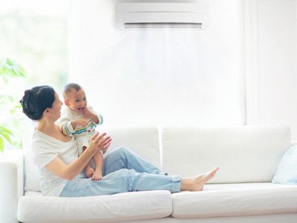 Bolehkah Bayi Baru Lahir Tidur dengan Menyalakan AC? Ketahui 5 Tips Aman Pemakaiannya