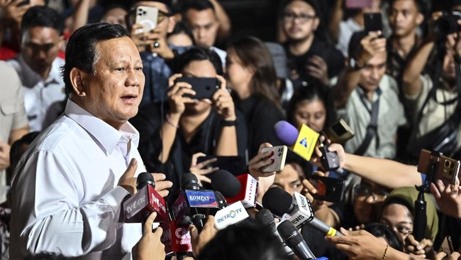 Ketua Harian Gerindra Sufmi Dasco mengatakan pemanggilan calon-calon menteri belum berakhir. Prabowo akan lanjut memanggil para calon pembantunya hari ini.