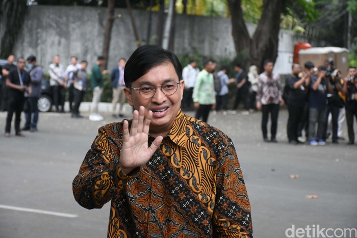 Raffi Ahmad dan Yovie Widianto menemui Preside terpilih Prabowo Subianto di Kertanegara, Jakarta. Mereka diprediksi menjadi calon wakil menteri di kabinet Prabowo-Gibran.