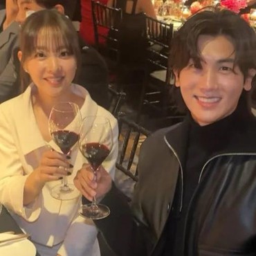 Park Bo Young dan Park Hyung Sik Diduga Pacaran