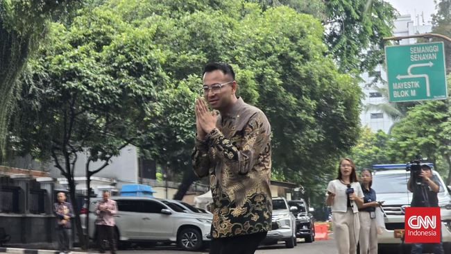 Raffi Ahmad ungkap siap bantu Prabowo di sektor badan kreatif dan pekerja seni di tengah proses seleksi cawamen Selasa (15/10).