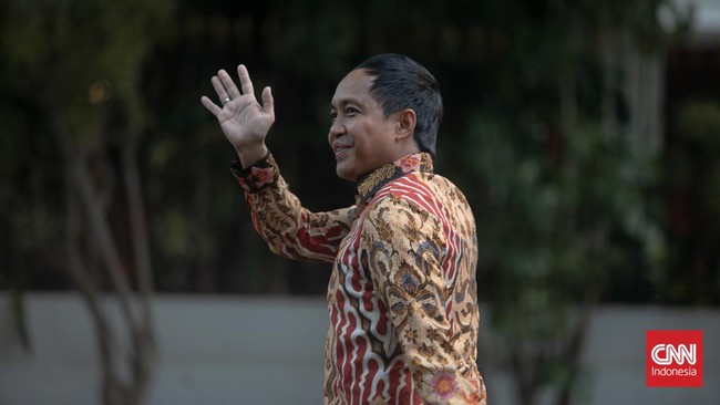 Menteri Kehutanan Raja Juli Antoni menghindari pertanyaan wartawan soal rombongan kader PSI nan ada di OMO Indonesia FOLU Net Sink 2030.