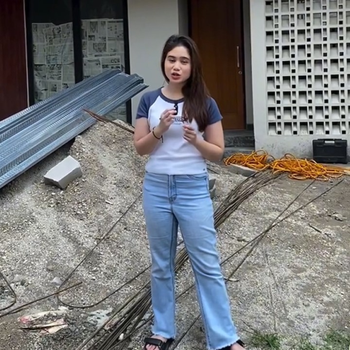 <p>Tissa Biani membagikan momen pembangunan rumah barunya di Instagram, Bunda. Dalam postingan itu, ia menunjukkan beberapa sudut calon hunian barunya tersebut. (Foto: Instagram @tissabiani)<br /><br /><br /></p>
