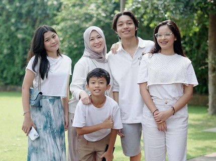 7 Potret Kompak Dua Anak Gadis Pasha & Okie Agustina, Sama-sama Cantik Bun
