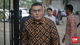 Wakil Menteri ATR/BPN Ossy Dermawan menghormati OTT KPK di Bogor. Dia menegaskan kooperatif dan berharap publik tidak berspekulasi sebelum ada keterangan resmi.