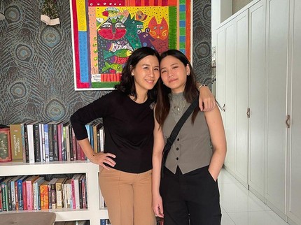 5 Potret Kedekatan Veronica Tan Bareng Anak-anaknya yang Baru Lulus