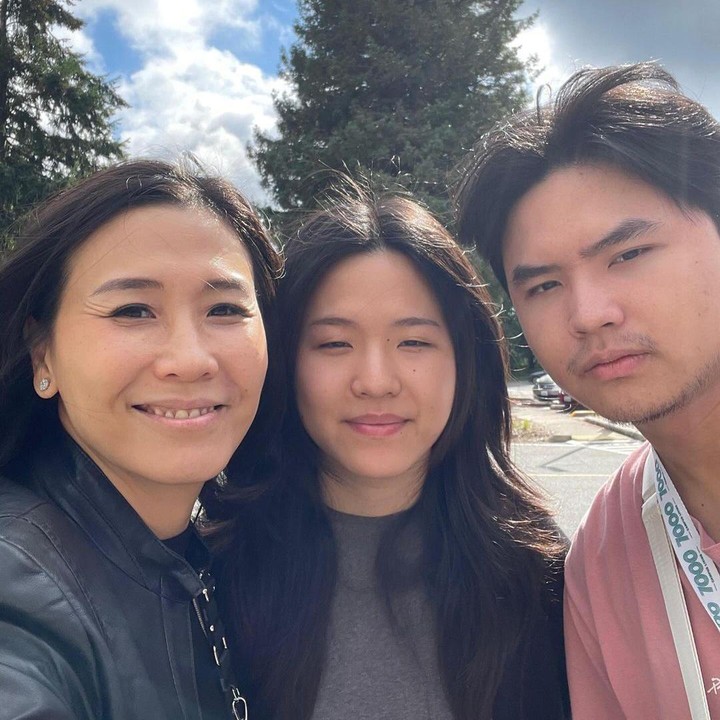 <p>Tak hanya di momen spesial, Vero juga pernah mengunggah potret saat merasa rindu pada ketiga anaknya. "Merindukan kalian semua anak-anak..," katanya. (Foto: Instagram @veronicatan_official)</p>