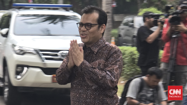Prabowo Subianto memanggil para calon menteri dan wakil menteri yang akan ia tunjuk menjadi pembantunya. Di antara mereka ada komisaris perusahaan.