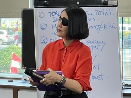 5 Potret Becky Tumewu Usai Operasi Mata Akibat Retina Lepas