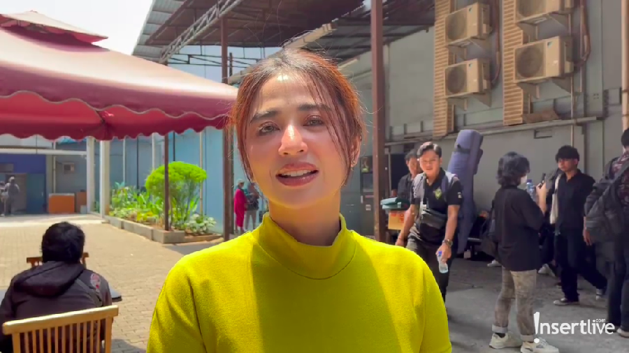 dewi perssik Dewi Perssik