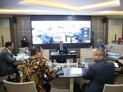Jelang Debat Pilwali Surabaya, Eri Cahyadi Ujian Disertasi di Unair