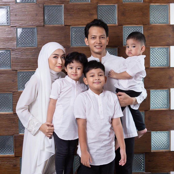 <p>Fedi dan Vanny dikaruniai tiga orang putra, Bunda. Mereka bernama Hasan Fadhillah Nuril lahir pada 9 Desember 2016, Aksa Ganindra Nuril lahir pada 10 September 2020, dan si bungsu Kay Mahdi Nuril yang lahir pada 28 Februari 2022. (Foto: Instagram @calystavannyws)</p>