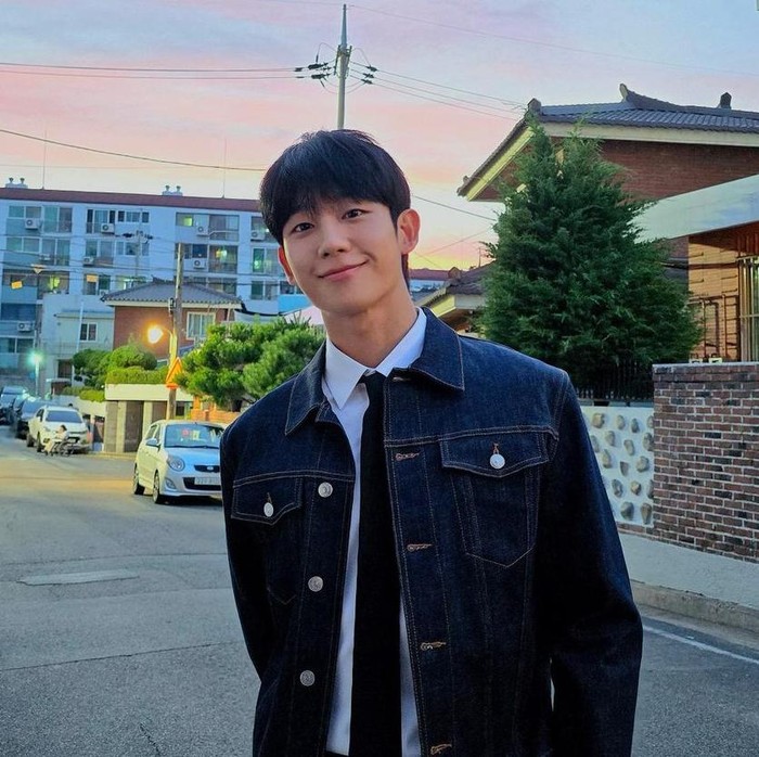 Jung Hae In turut mengisi OST drakor terbaru yang dibintanginya./Foto: Instagram/holyhaein