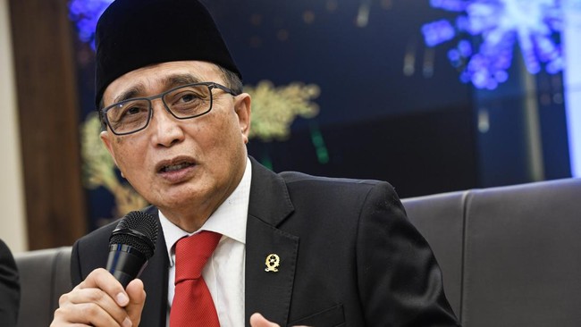 Gaji Rp23 Juta Pakai Arloji Rp1 M, Enggak Malu? Ketua MA Sunarto menyindir telak para hakim yang bergaya hidup mewah dengan mengenakan barang mahal. Ia mengingatkan pentingnya rasa malu.