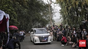 Bertaburan Mobil Mewah di Rumah Prabowo Saat Pembekalan Calon Menteri