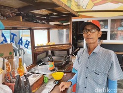 Kesetiaan Mulyana dan Cuan Menggiurkan dari Jualan Batagor