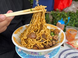 Mie Ayam Gerobak, Warisan Kuliner Sejak Abad ke-7 yang Masih Bertahan