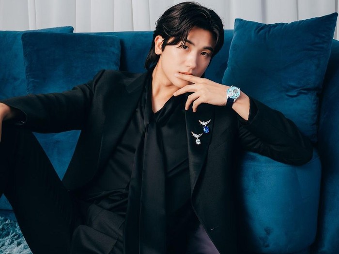 Usai sukses dengan drama office romance Strong Girl Bong Soon (2017), Park Hyung Sik akan kembali dengan peran seorang CEO startup arogan yang bernama Na Jung Seok.