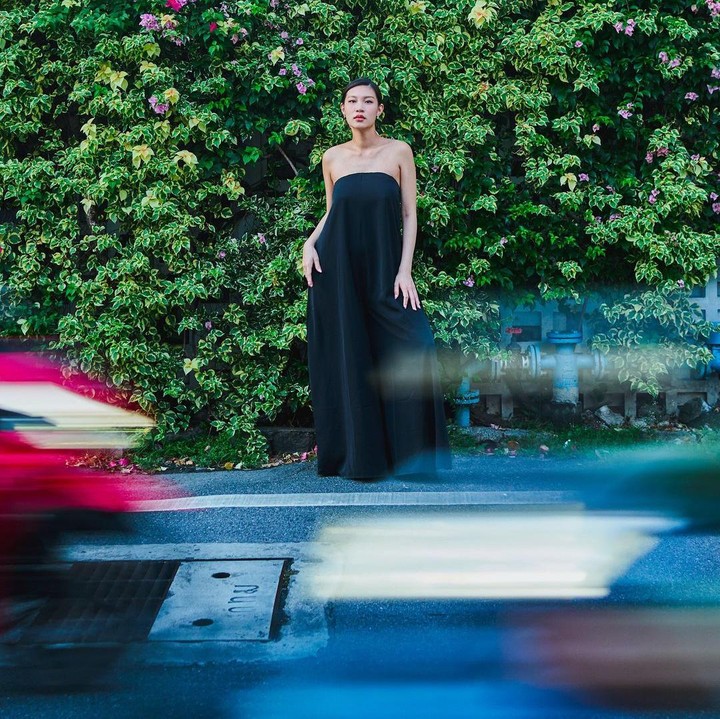 <p>Baru-baru ini, Patricia Gouw memamerkan badannya yang kembali langsing usai melahirkan, Bunda. Perempuan 34 tahun ini bahkan sudah kembali mengenakan <em>jumpsuit off shoulder</em> yang memperlihatkan lekuk tubuhnya. (Foto: Instagram @patriciagouw)</p>