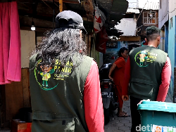 Menilik Layanan Jemput Sampah Ala Warga Nyengseret Bandung