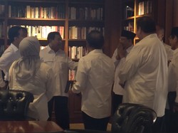 Video Para Calon Menteri Berkemeja Putih Saat Pembekalan di Hambalang