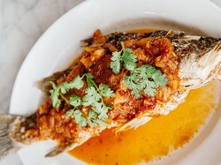 Resep Ikan Kakap Goreng Saus Cabe Tomat, Lauk Spesial Makan Malam