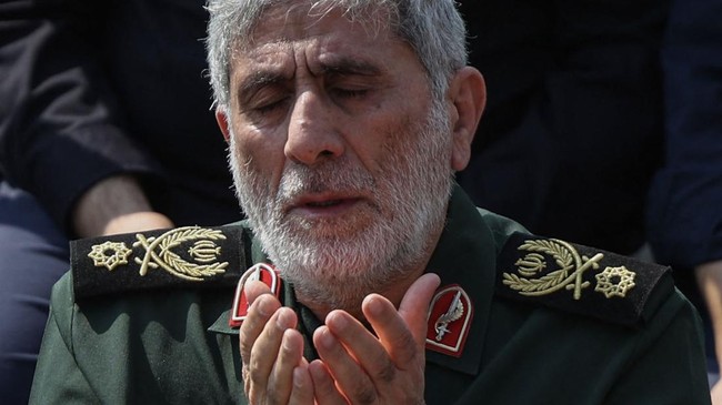 Sempat diduga ditahan dan diinterogasi soal kematian Sekjen Hizbullah, komandan pasukan Al Quds Esmail Qaani muncul di publik.