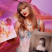 Swifties Merapat! Taylor Swift Rilis Buku Eras Tour Berisi 500 Foto Konser, Kapan Terbit?