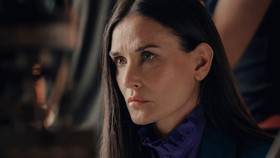 Demi Moore Debut Menang Golden Globe Awards Berkat The Substance