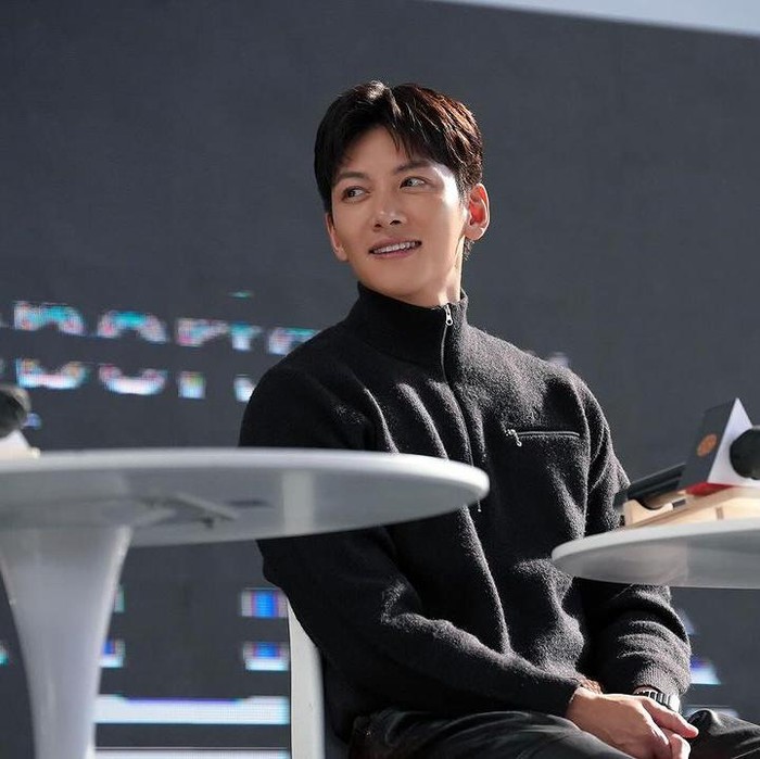 Vokal Ji Chang Wook sudah terlatih di panggung teater musikal./Foto: Instagram/jichangwook