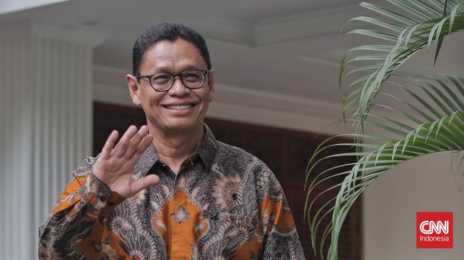 Kementerian ESDM Godok Aturan Olah Uranium untuk Bahan Baku PLTN Kementerian ESDM tengah menyiapkan aturan untuk mengolah bahan radioaktif seperti uranium yang ditemukan di Kalimantan Barat menjadi bahan baku PLTN.