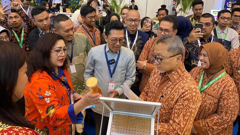Lembaga Pembiayaan Ekspor Indonesia (LPEI) terus berkomitmen untuk membantu pelaku usaha Indonesia naik kelas dan menembus pasar internasional.
