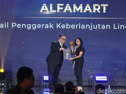 Alfamart Raih Retail Penggerak Keberlanjutan Lingkungan detikcom Awards 2024