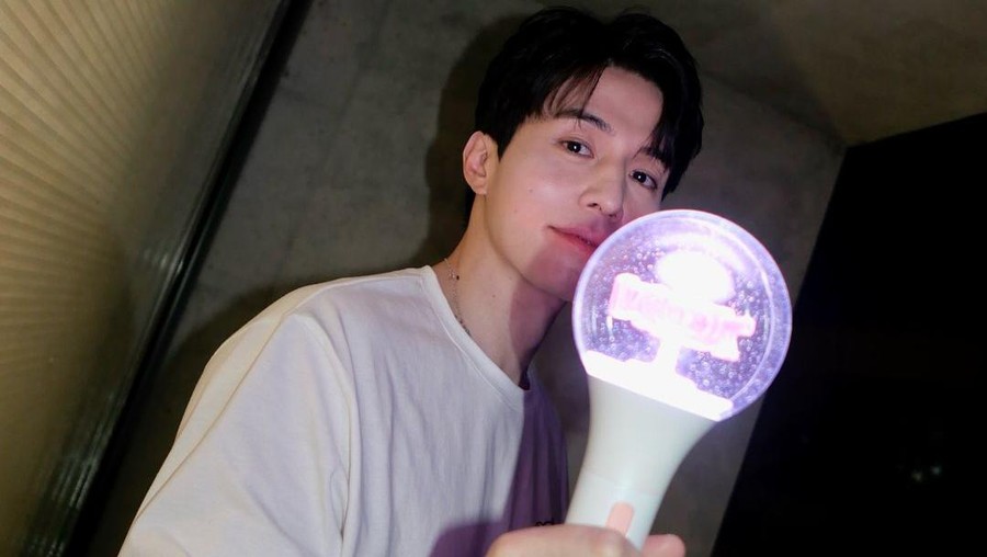 Baru Dirilis, Ini Makna Light Stick Lee Dong Wook