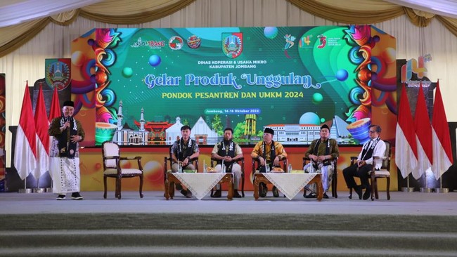 Pemkab Jombang menghadirkan Seminar Entrepreneur 2024 bertajuk Forum Digitalisasi Ekonomi dan Pemasaran Produk Pesantren dalam rangkaian Jombang Fest 2024.