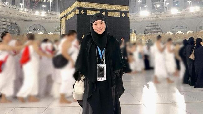 Cerita Davina Karamoy Pertama Kali Umrah usai Mualaf, Rasakan Banyak Keajaiban