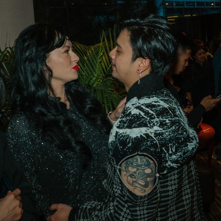 <p>Derby Romero dan sang istri, Claudia Adinda menikah pada 14 Oktober 2017. Beberapa waktu yang lalu, pernikahan mereka genap berusia 7 tahun, Bunda. (Foto: Instagram @derbyromero)<br /><br /><br /></p>