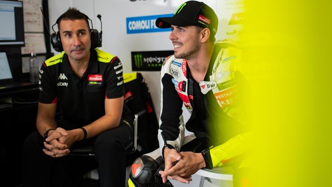 Dua pembalap MotoGP dari Pertamina Enduro VR46, Fabio Di Giannantonio dan Franco Morbidelli, adu accomplishment sepak bola dengan Rizky Ridho dan kawan-kawan.